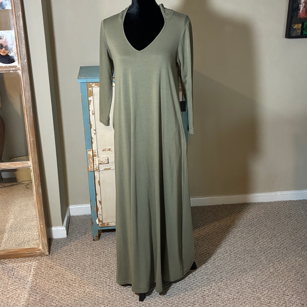 Olive Green 3/4 Sleeve Hooded Maxi Dress. Size Small